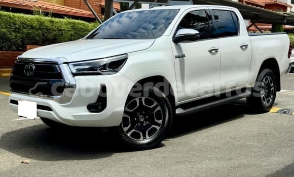Comprar Usado Toyota Hilux White Carro em Santa Maria em Sal