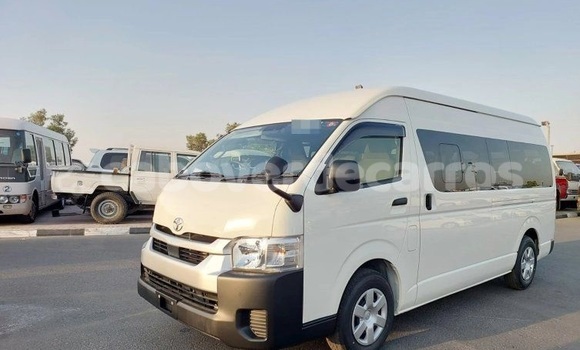 Comprar Usado Toyota Hiace White Carro em Santa Maria em Sal