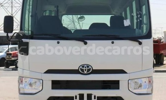 Comprar Usado Toyota Coaster White Carro em Santa Maria em Sal