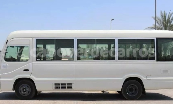 Comprar Usado Toyota Coaster White Carro em Santa Maria em Sal Comprar Usado Toyota Coaster White Carro em Santa Maria em Sal