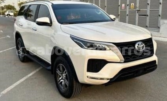 Comprar Usado Toyota Fortuner White Carro em Santa Maria em Sal