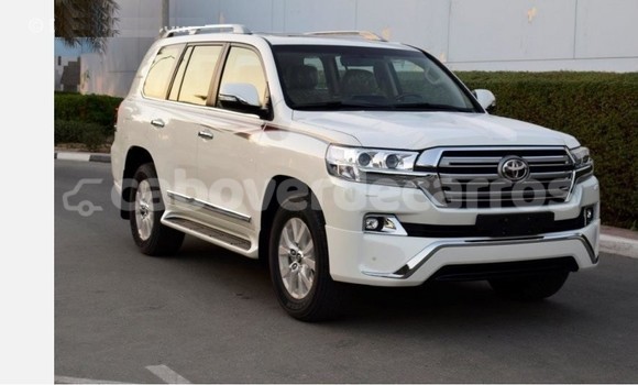Comprar Usado Toyota Land Cruiser White Carro em Santa Maria em Sal
