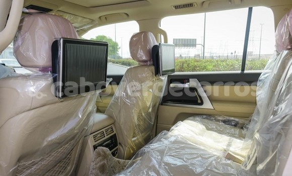Buy Used Toyota Land Cruiser White Car in Santa Maria in Sal Buy Used Toyota Land Cruiser White Car in Santa Maria in Sal
