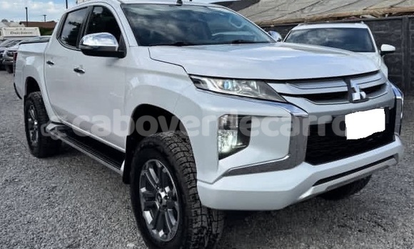 Comprar Usado Mitsubishi L200 White Carro em Santa Maria em Sal