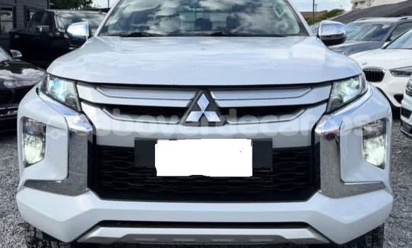 Buy Used Mitsubishi L200 White Car in Santa Maria in Sal Buy Used Mitsubishi L200 White Car in Santa Maria in Sal