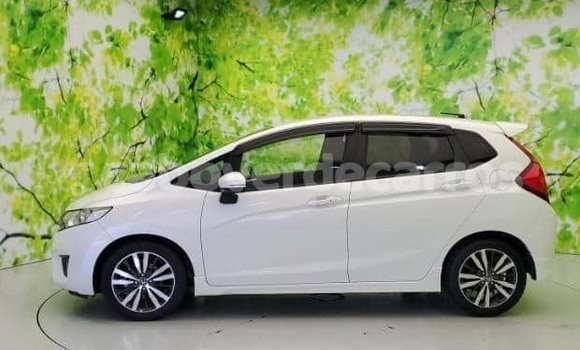 Buy Used Honda Fit White Car in Santa Maria in Sal Buy Used Honda Fit White Car in Santa Maria in Sal