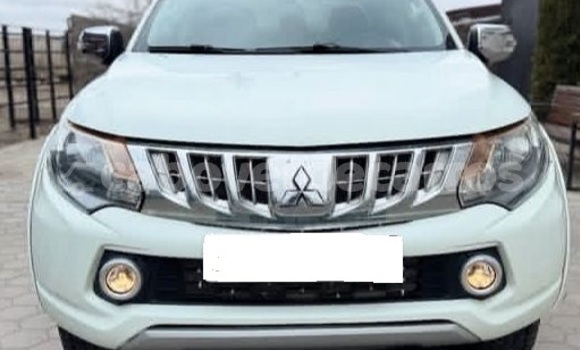 Comprar Usado Mitsubishi L200 White Carro em Santa Maria em Sal