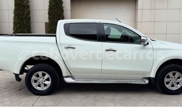 Comprar Usado Mitsubishi L200 White Carro em Santa Maria em Sal Comprar Usado Mitsubishi L200 White Carro em Santa Maria em Sal