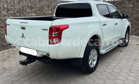 Comprar Usado Mitsubishi L200 White Carro em Santa Maria em Sal Comprar Usado Mitsubishi L200 White Carro em Santa Maria em Sal