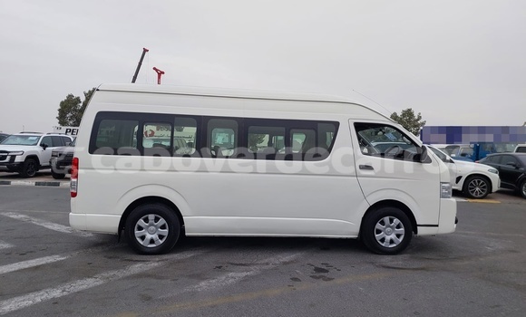 Comprar Usado Toyota Hiace White Carro em Santa Maria em Sal Comprar Usado Toyota Hiace White Carro em Santa Maria em Sal