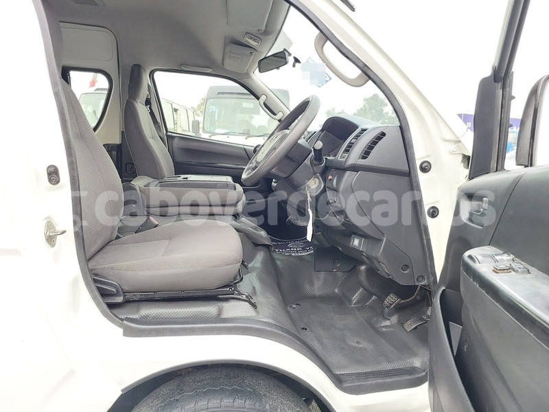 Big with watermark toyota hiace sal santa maria 309