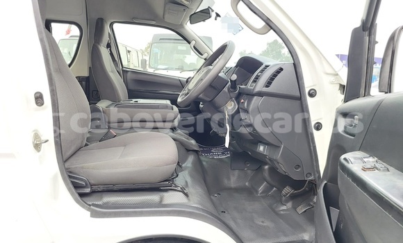 Comprar Usado Toyota Hiace White Carro em Santa Maria em Sal Comprar Usado Toyota Hiace White Carro em Santa Maria em Sal