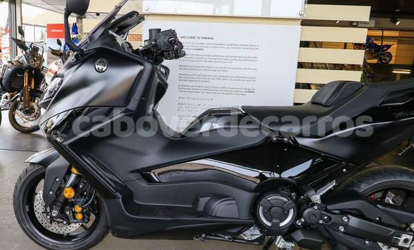 Comprar Novo Yamaha TMAX Black Moto em Nova Sintra em Brava Comprar Novo Yamaha TMAX Black Moto em Nova Sintra em Brava