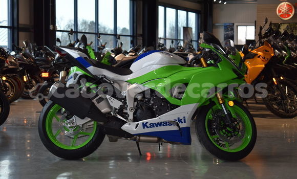 Comprar Novo Yamaha TMAX Black Moto em Nova Sintra em Brava Comprar Novo Yamaha TMAX Black Moto em Nova Sintra em Brava