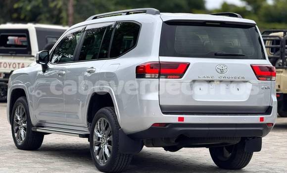 Acheter Occasion Voiture Toyota Land Cruiser Beige à Sao Filipe, Fogo Acheter Occasion Voiture Toyota Land Cruiser Beige à Sao Filipe, Fogo