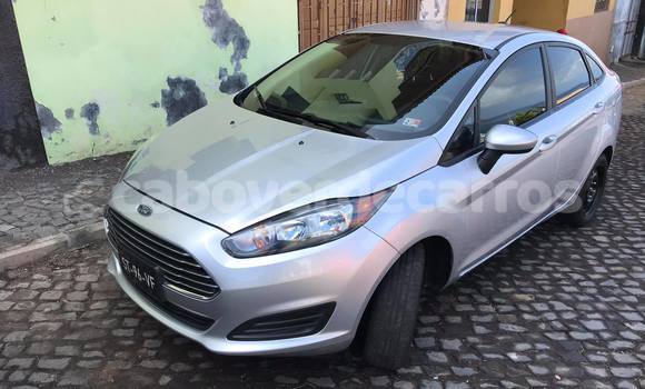 Acheter Occasion Voiture Ford Fiesta Gris à Sao Filipe, Fogo Acheter Occasion Voiture Ford Fiesta Gris à Sao Filipe, Fogo