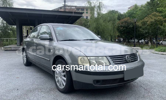 Acheter Occasion Voiture Volkswagen Passat Gris à Vila do Maio, Maio Acheter Occasion Voiture Volkswagen Passat Gris à Vila do Maio, Maio