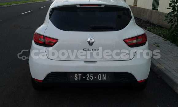 Acheter Occasion Voiture Renault Clio Blanc à Sao Filipe, Fogo Acheter Occasion Voiture Renault Clio Blanc à Sao Filipe, Fogo