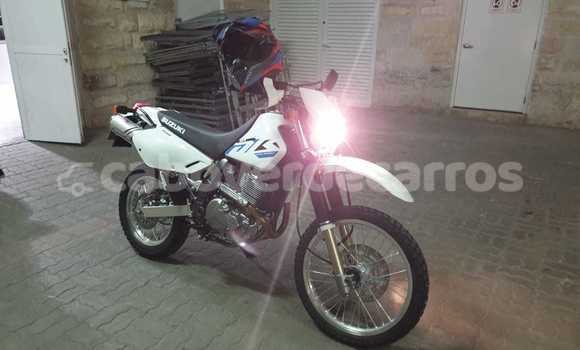 Comprar Usado Suzuki DR White Moto em Mosteiros em Fogo Comprar Usado Suzuki DR White Moto em Mosteiros em Fogo
