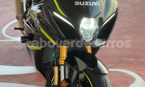 Comprar Usado Suzuki GSX-R Black Moto em Mosteiros em Fogo Comprar Usado Suzuki GSX-R Black Moto em Mosteiros em Fogo