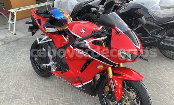 Comprar Usado Honda CBR Red Moto em Mosteiros em Fogo Comprar Usado Honda CBR Red Moto em Mosteiros em Fogo