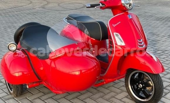 Comprar Usado Vespa GTS Red Moto em Mosteiros em Fogo Comprar Usado Vespa GTS Red Moto em Mosteiros em Fogo