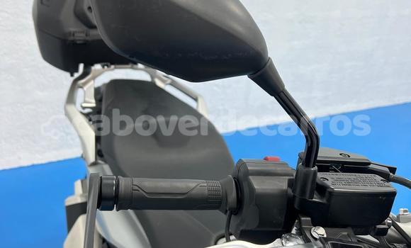 Comprar Usado Honda X-ADV Silver Moto em Mosteiros em Fogo Comprar Usado Honda X-ADV Silver Moto em Mosteiros em Fogo