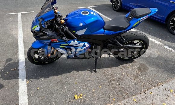 Comprar Usado Suzuki GSX-R Blue Moto em Mosteiros em Fogo Comprar Usado Suzuki GSX-R Blue Moto em Mosteiros em Fogo