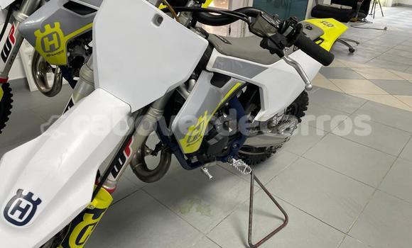 Acheter Occasion Moto Husqvarna TC Beige à Mosteiros, Fogo Acheter Occasion Moto Husqvarna TC Beige à Mosteiros, Fogo