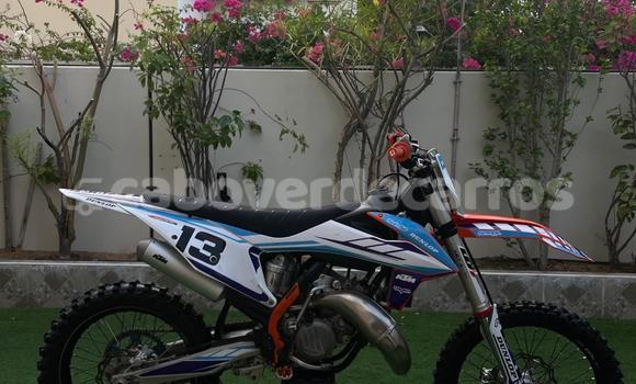 Comprar Usado KTM 125 Beige Moto em Mosteiros em Fogo Comprar Usado KTM 125 Beige Moto em Mosteiros em Fogo