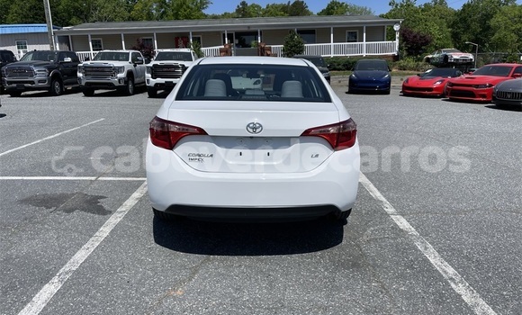 Buy Used Toyota Corolla White Car in Sao Filipe in Fogo Buy Used Toyota Corolla White Car in Sao Filipe in Fogo