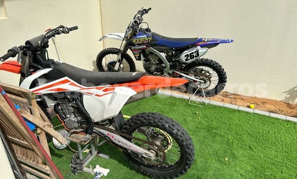 Comprar Usado Yamaha YZ450F Blue Moto em Mosteiros em Fogo Comprar Usado Yamaha YZ450F Blue Moto em Mosteiros em Fogo