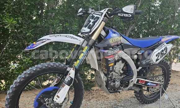 Comprar Usado Yamaha YZ450F Blue Moto em Mosteiros em Fogo Comprar Usado Yamaha YZ450F Blue Moto em Mosteiros em Fogo