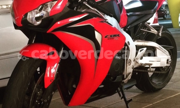 Comprar Usado Honda CBR 1000 RR Red Moto em Mosteiros em Fogo Comprar Usado Honda CBR 1000 RR Red Moto em Mosteiros em Fogo