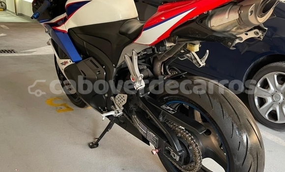 Comprar Usado Honda CBR White Moto em Mosteiros em Fogo Comprar Usado Honda CBR White Moto em Mosteiros em Fogo