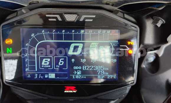 Comprar Usado Suzuki GSX-R Blue Moto em Mosteiros em Fogo Comprar Usado Suzuki GSX-R Blue Moto em Mosteiros em Fogo
