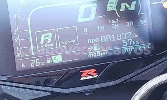 Comprar Usado Suzuki GSX–R Black Moto em Mosteiros em Fogo Comprar Usado Suzuki GSX–R Black Moto em Mosteiros em Fogo