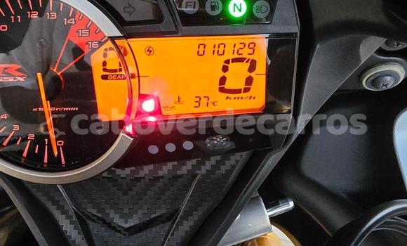 Buy Used Suzuki GSX-R Silver Bike in Mosteiros in Fogo Buy Used Suzuki GSX-R Silver Bike in Mosteiros in Fogo