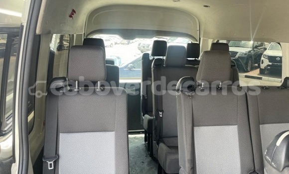 Comprar Usado Toyota Hiace White Carro em Mosteiros em Fogo Comprar Usado Toyota Hiace White Carro em Mosteiros em Fogo