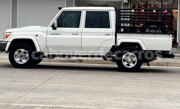 Comprar Usado Toyota Land Cruiser White Carro em Nova Sintra em Brava Comprar Usado Toyota Land Cruiser White Carro em Nova Sintra em Brava