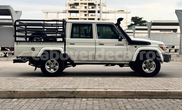 Comprar Usado Toyota Land Cruiser White Carro em Nova Sintra em Brava Comprar Usado Toyota Land Cruiser White Carro em Nova Sintra em Brava