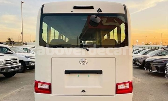 Acheter Occasion Voiture Toyota Coaster Blanc à Nova Sintra, Brava Acheter Occasion Voiture Toyota Coaster Blanc à Nova Sintra, Brava