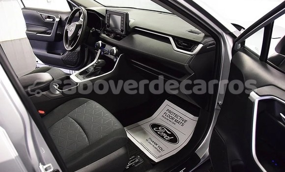 Comprar Usado Toyota RAV4 Silver Carro em Vila do Maio em Maio Comprar Usado Toyota RAV4 Silver Carro em Vila do Maio em Maio