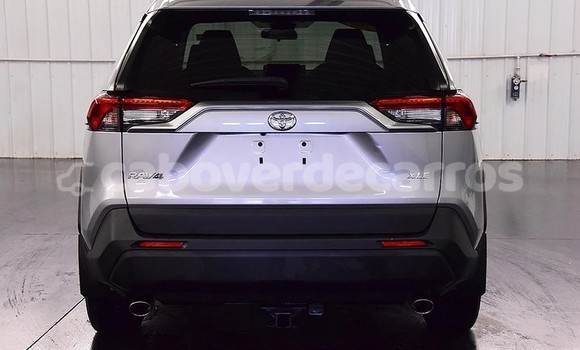 Comprar Usado Toyota RAV4 Silver Carro em Vila do Maio em Maio Comprar Usado Toyota RAV4 Silver Carro em Vila do Maio em Maio