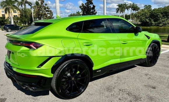 Acheter Occasion Voiture Lamborghini Urus Vert à Nova Sintra, Brava Acheter Occasion Voiture Lamborghini Urus Vert à Nova Sintra, Brava